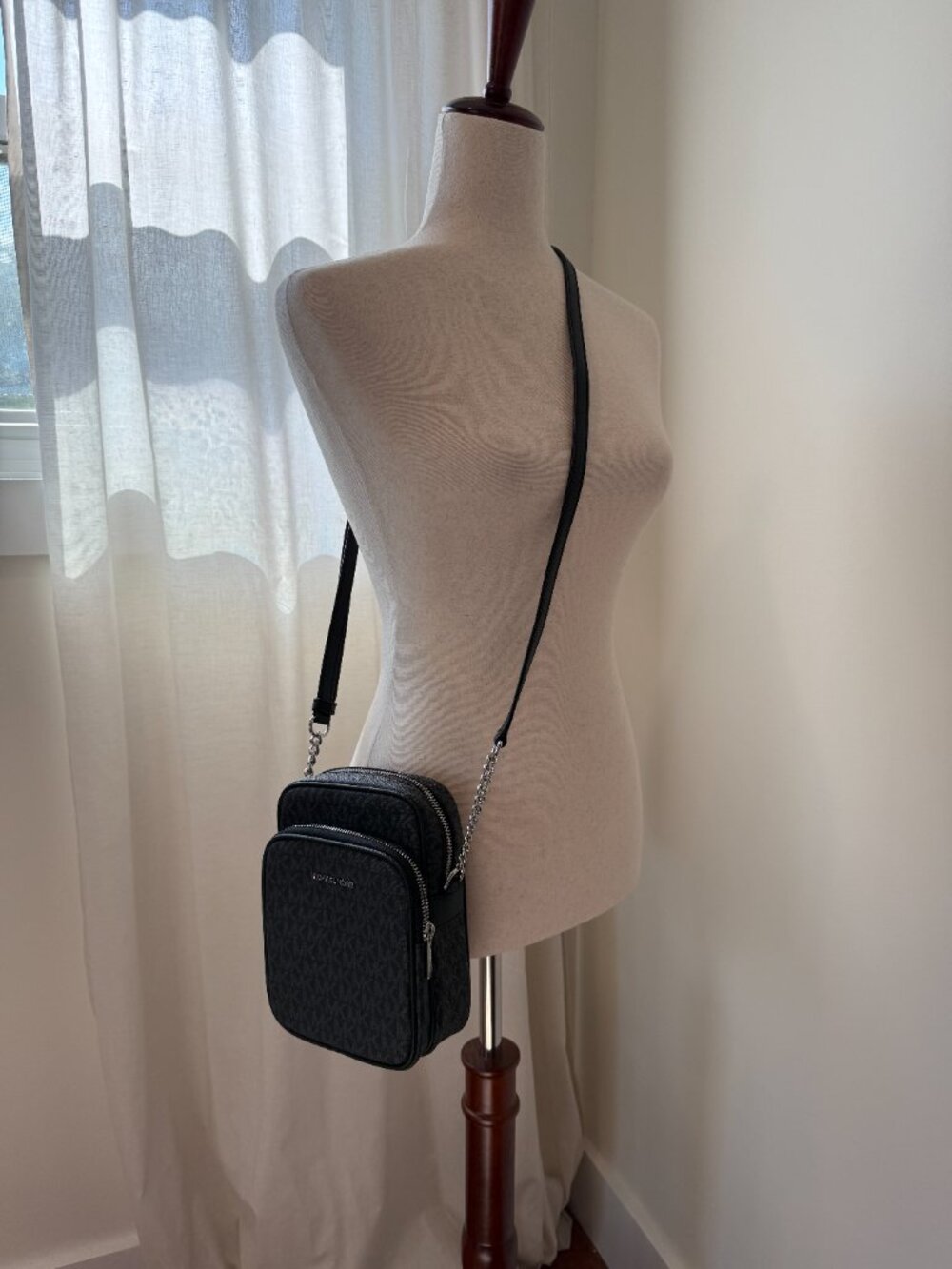 NWT Michael Kors Jet Set Travel Medium Logo Crossbody Bag in black signature - Picture 5 of 9